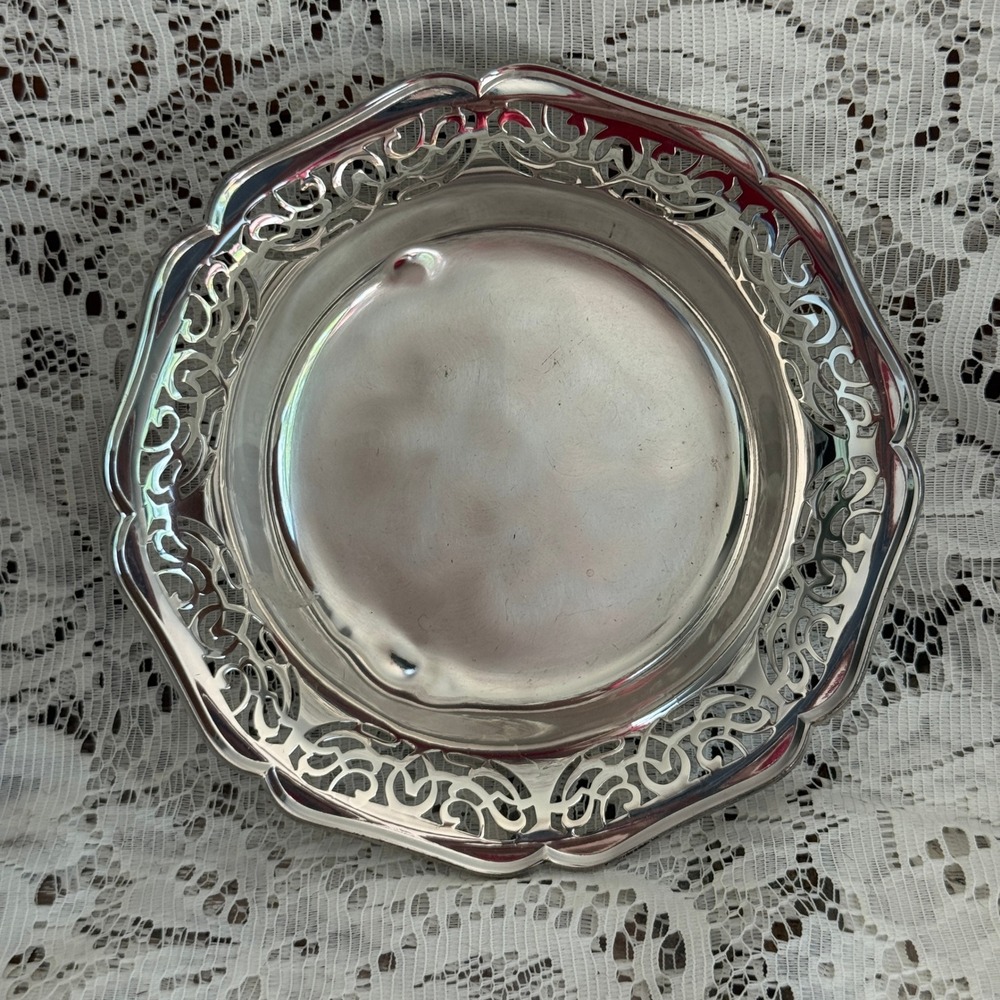 Vintage Silver Plated Reticulated Pierced Scallop Footed Bowl Hollywood Regency